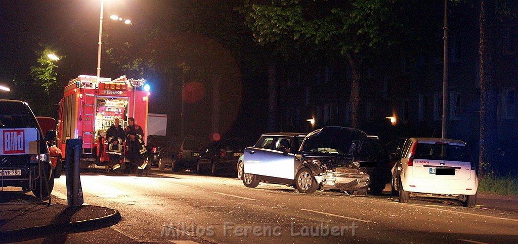 VU mehrere Verletzte Koeln Holweide Bergisch Gladbacherstr P17.JPG